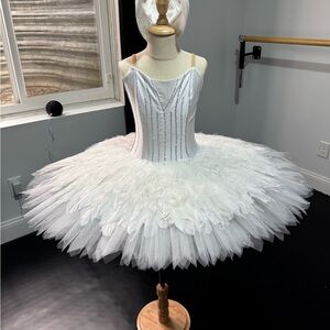 Elegant White Ballet Tutu Costume for Kids - Swan with headpiece